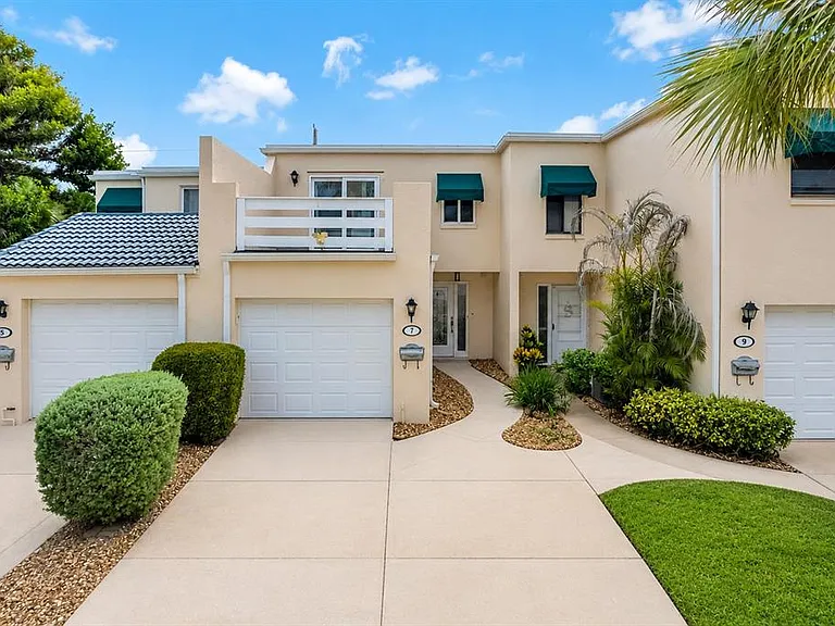 7 Emerald Ct — Photo 1