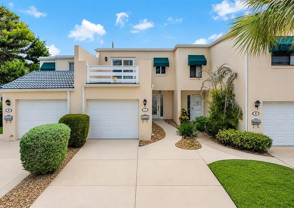 7 Emerald Ct
