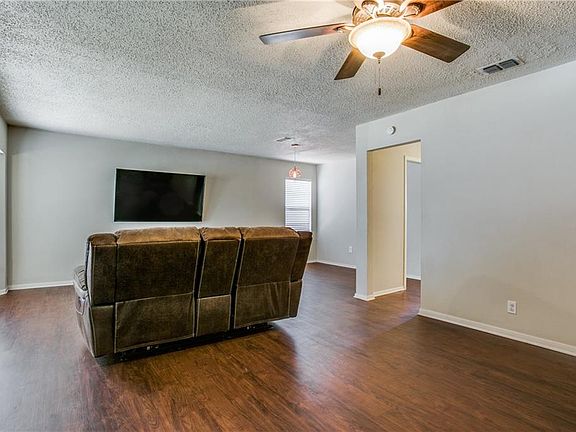 3rd image of 2207 Sycamore Dr