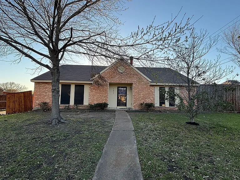 7921 Freeland Dr — Photo 2