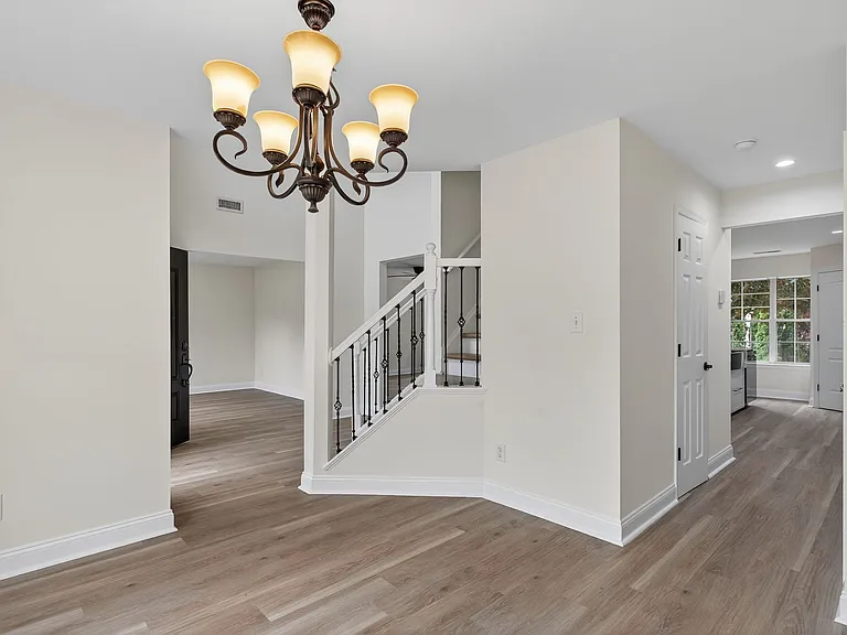 3881 Shenandoah Dr — Photo 4