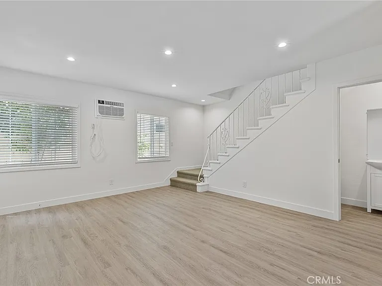 5339 1/2 Bellingham Ave — Photo 3