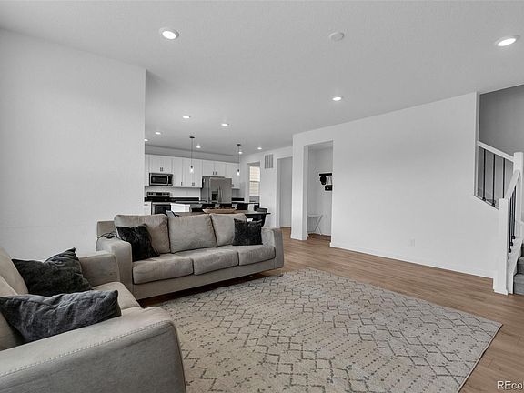 5th image of 940 Thinleaf Lane