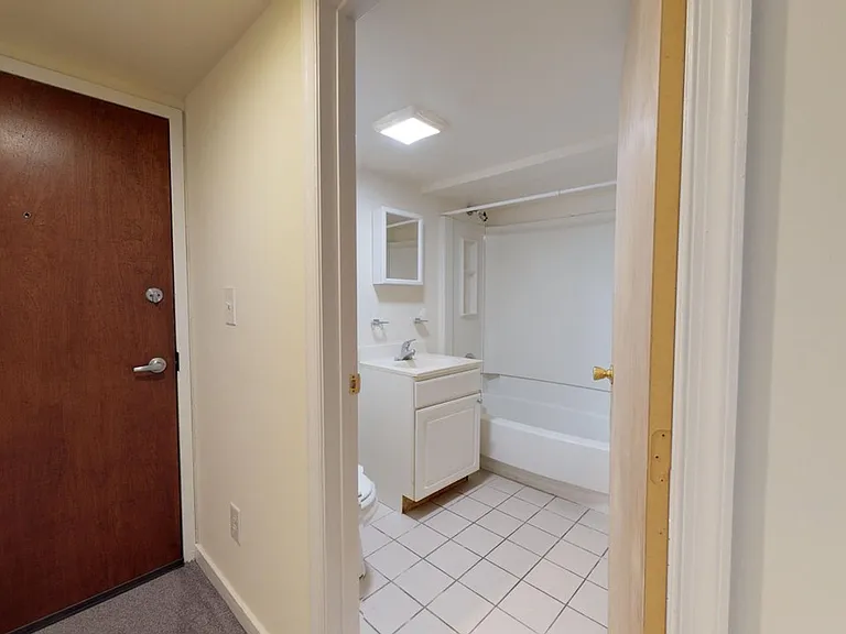 Walnut Court Apartments — Photo 20