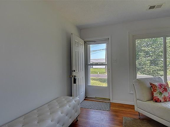 5th image of 8537 Millard St