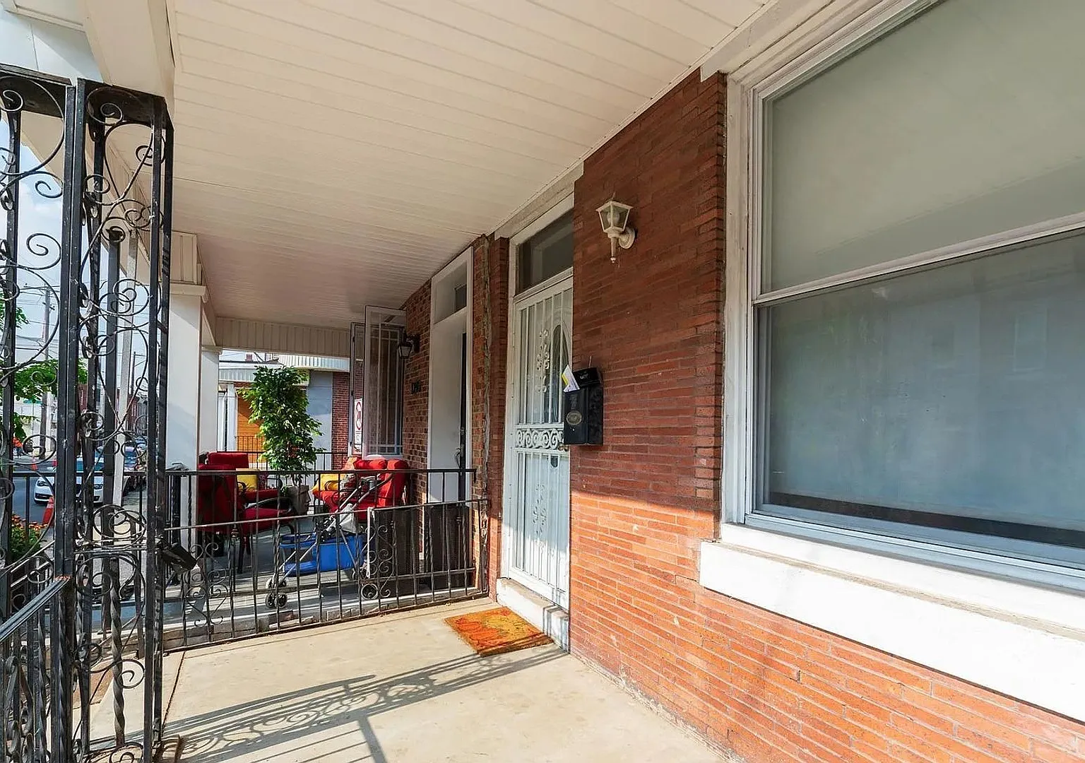 Charming 3-Bed/1.5-Bath Townhome in Point Breeze! Available Early October! — Photo 3