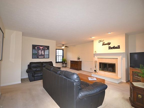 2nd image of 142 Marwyck Place Ln