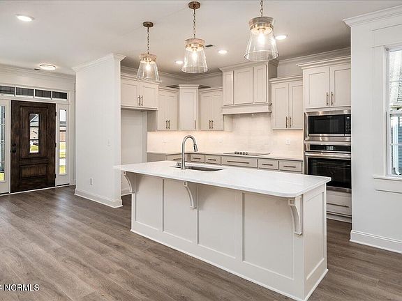 4th image of 404 Southbridge Court