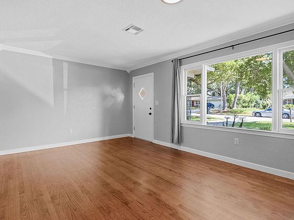 5th image of 1136 Marine St
