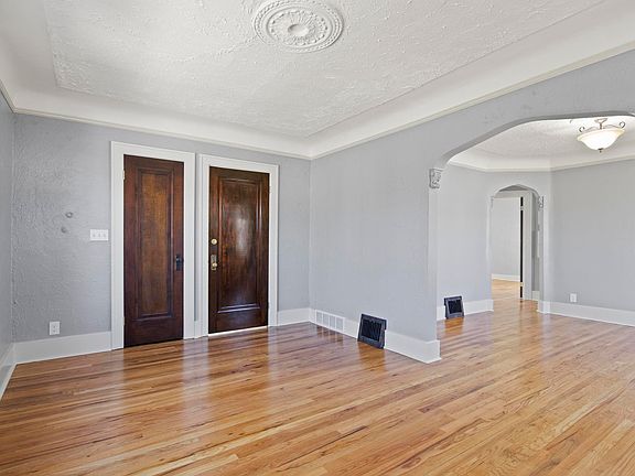 5th image of 902 E 2nd St #2