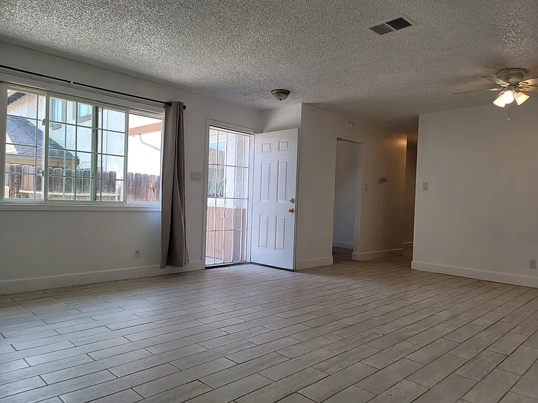1713 Linden Way — Photo 3