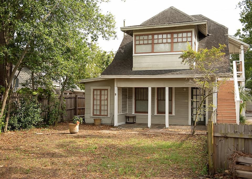 1st image of 810 22nd Ave N
