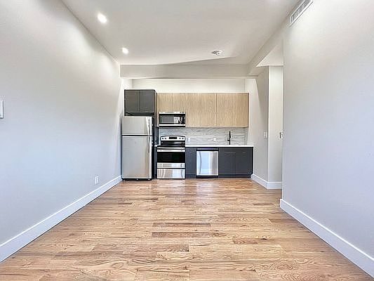 2nd image of 664 Kosciuszko St #3L