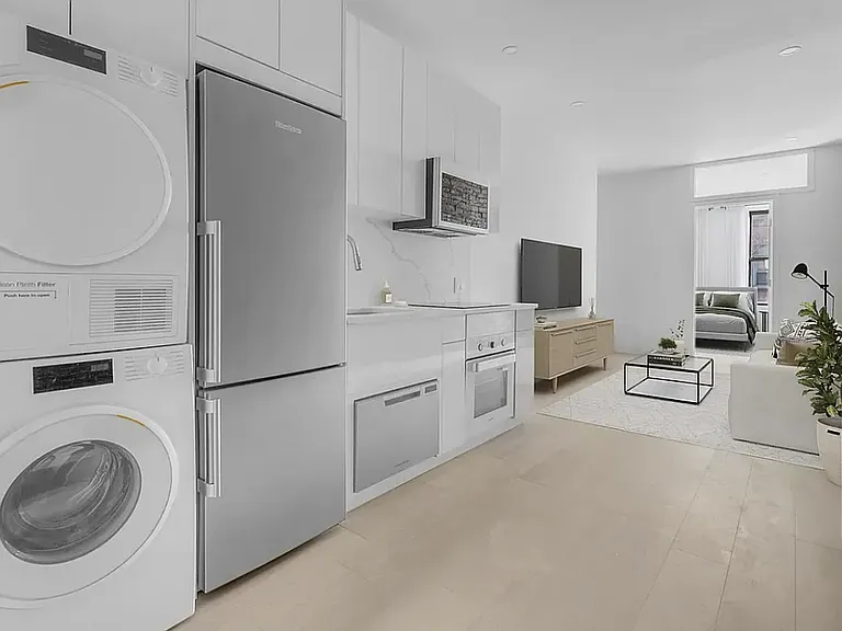 627 E 6th St #5 — Photo 3