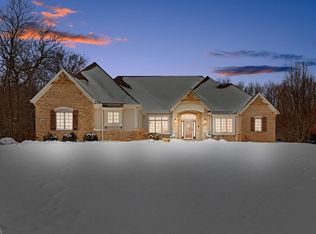 369 Ironstone Ct, Cedarburg, WI 53012