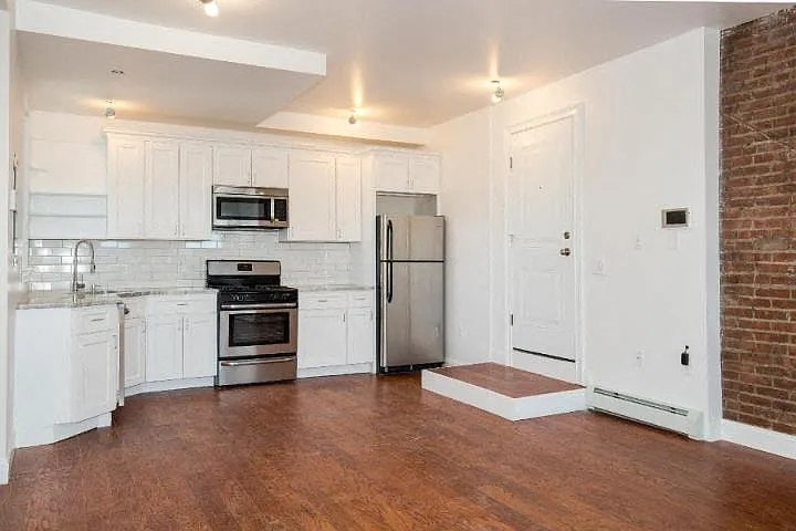 315 Beacon Apartments — Photo 15