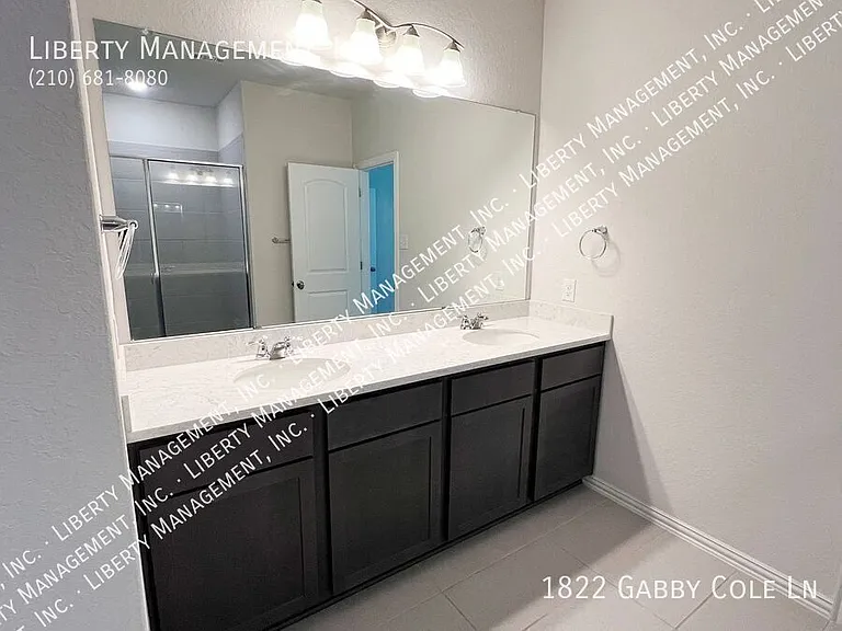 1822 Gabby Cole Ln — Photo 32