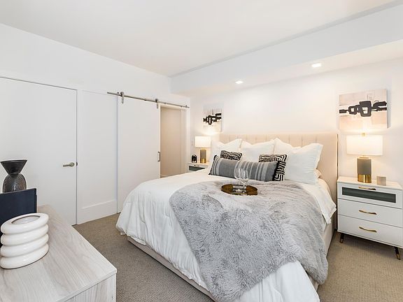 3rd image of 1288 Howard St #522
