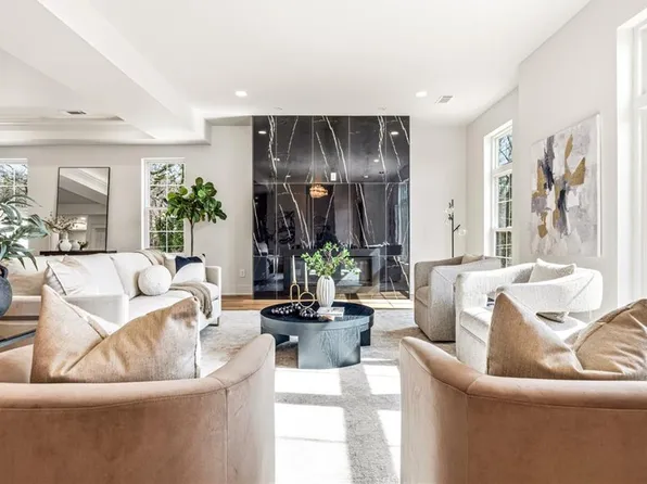 320 Hammond Dr, Atlanta, GA 30328