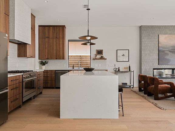 3rd image of 4419 Diane Dr #1