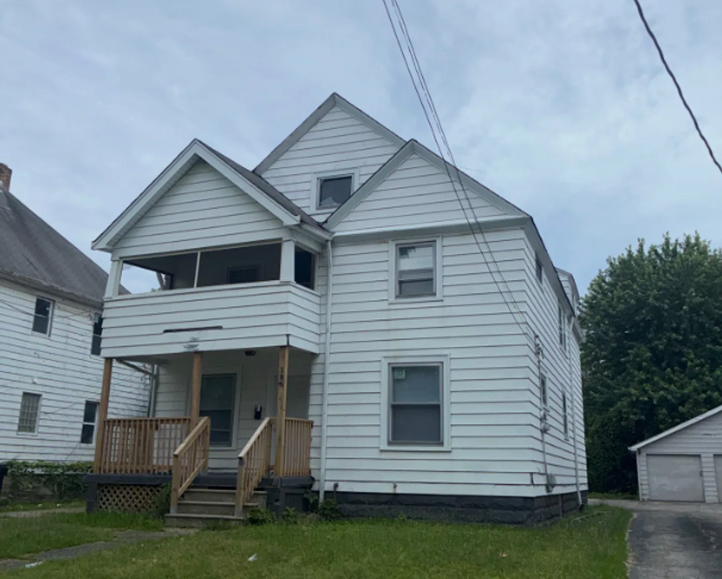 "50% Off the First Month's rent for Charming 2-Bedroom Property in Prime Location" — Photo 2