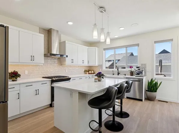 87 E Setonstone Lndg SE, Calgary, AB T3M 3R4