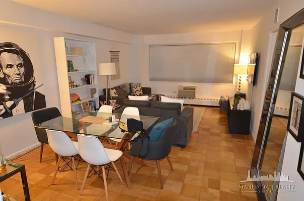 Rented by Manhattan Realty Group | media 9