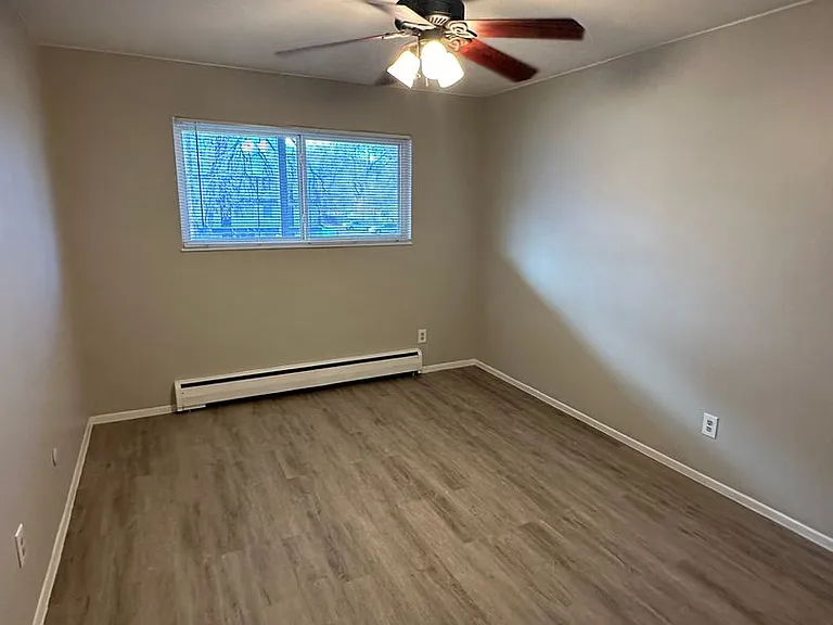 1415 S Corona Ave. — Photo 17