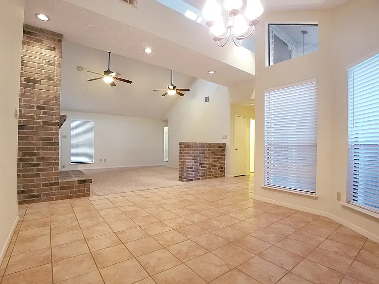 2111 Echo Rdg — Photo 9