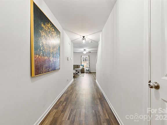4th image of 433 Wendover Dr