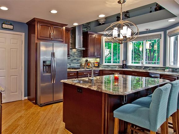3rd image of 303 Joanna Pl