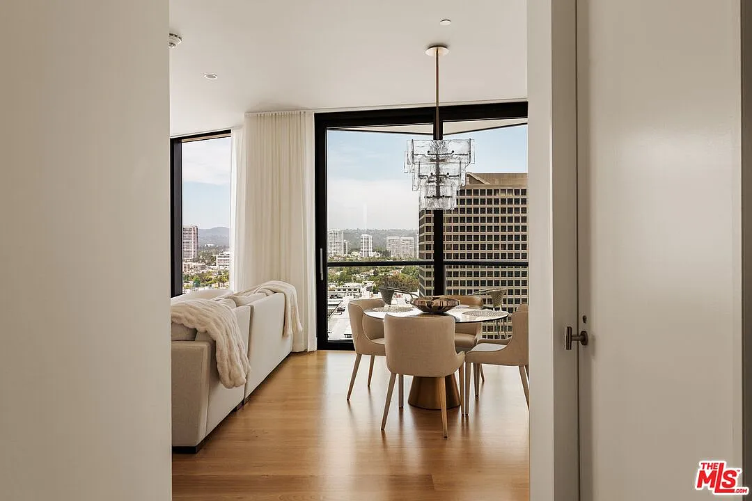 2 bed, 2.5 bath, 1723 sqft, $23,500 — Photo 3