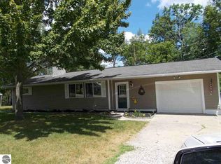 64 Lakeview Dr, Hale, MI 48739