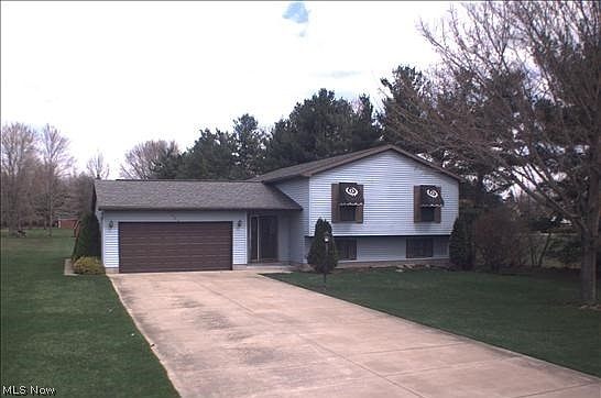 1st image of 128 Aspen Dr NW