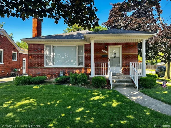 8000 Cortland Ave, Allen Park, MI 48101