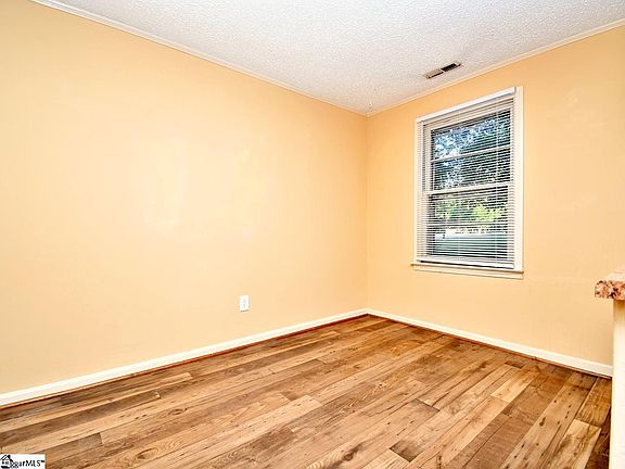 5th image of 239 Eastbrook Dr