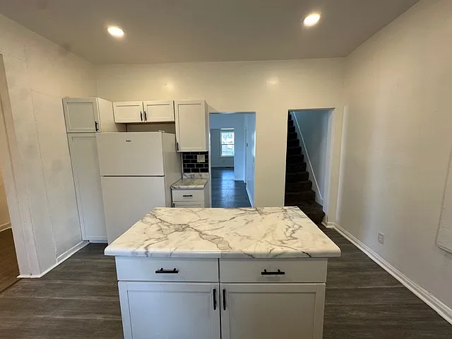 41 S Oakley Ave — Photo 10