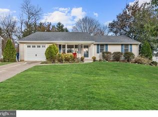 206 Dickens Dr, Delran, NJ 08075