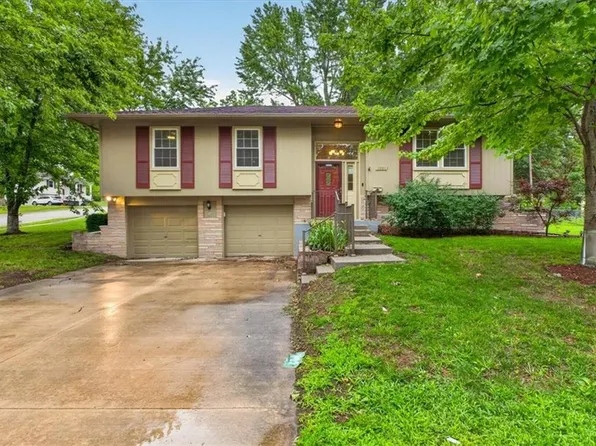 1001 SW Lakeview Blvd, Lees Summit, MO 64081