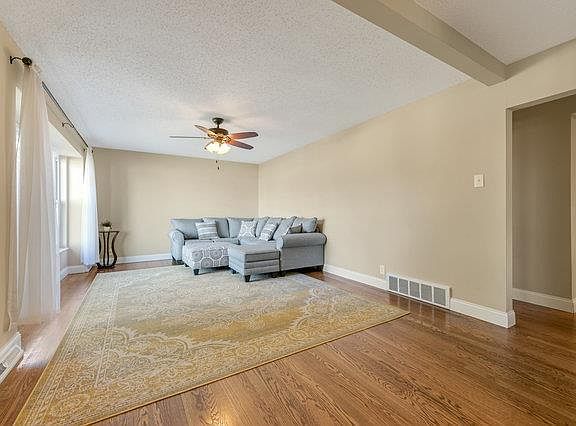 4th image of 9069 Crest Oak Ln