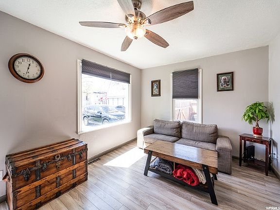 3rd image of 46 W Malvern Ave