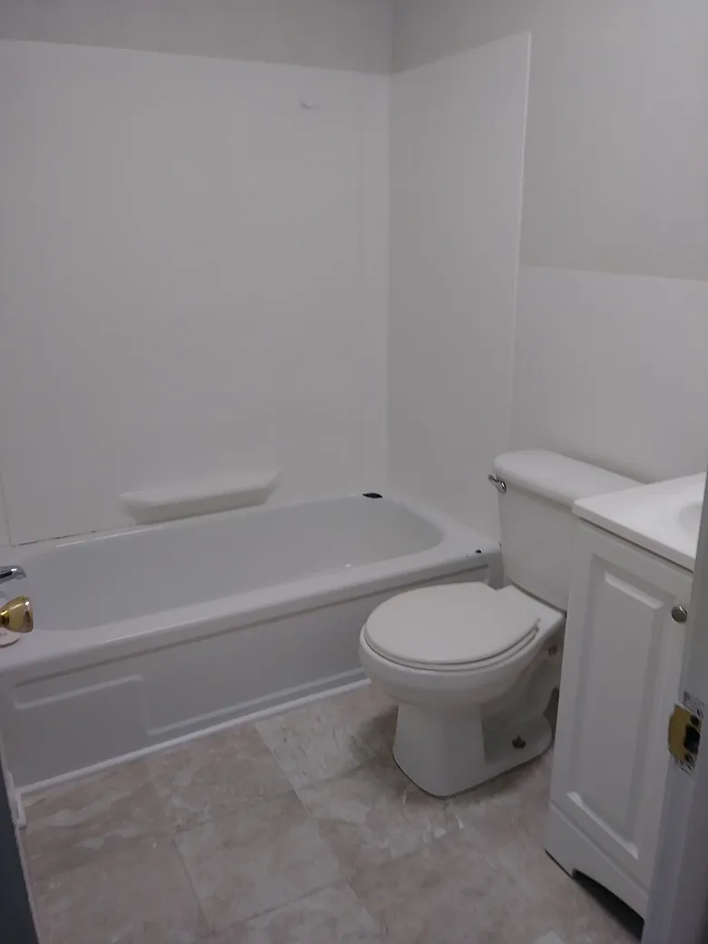 Studio, $1,018 — Photo 4