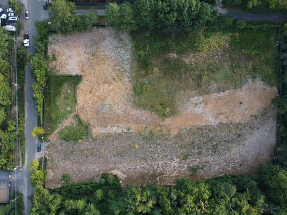 3rd image of 7813 Cinder Bed Rd