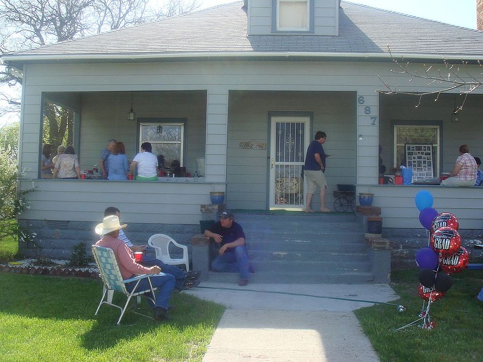 1st image of 687 N Cedar St