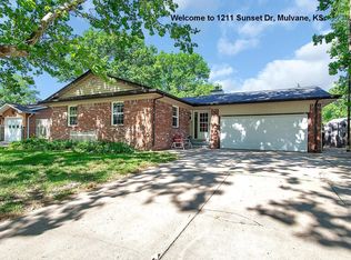 1211 Sunset Dr, Mulvane, KS 67110