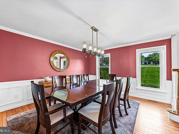 3rd image of 407 Valley Dr