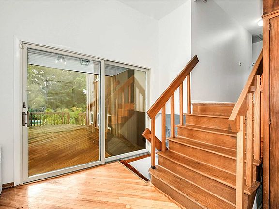 5th image of 19 Dougal Ln