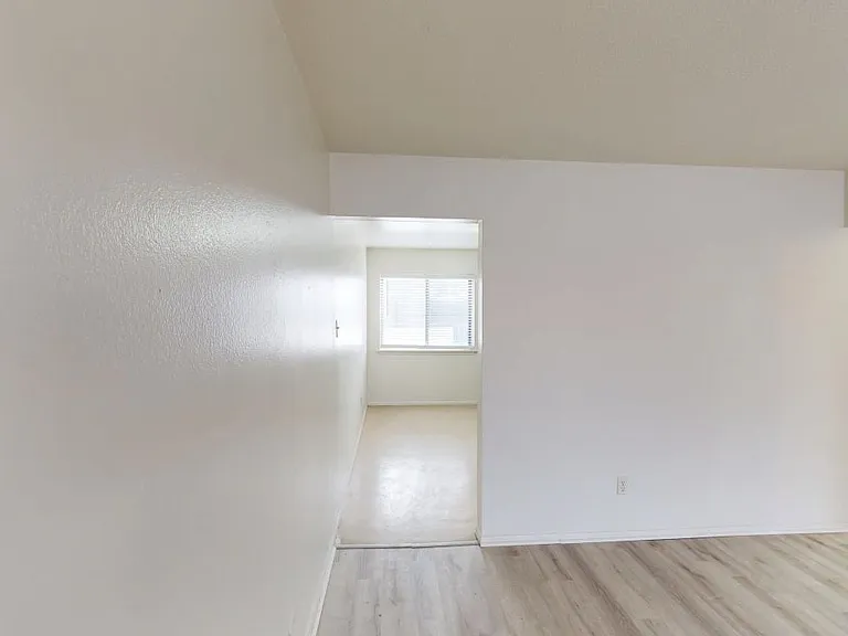 Fully Loaded, Contemporary 1 Bedroom Apartment w/ Yard in Ridgecrest — Photo 14