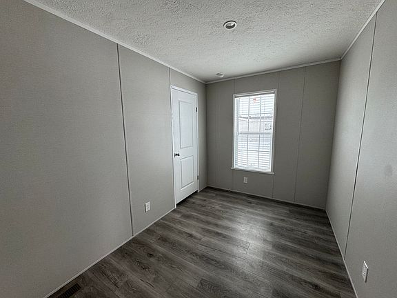 4th image of 4802 Amersham Ct