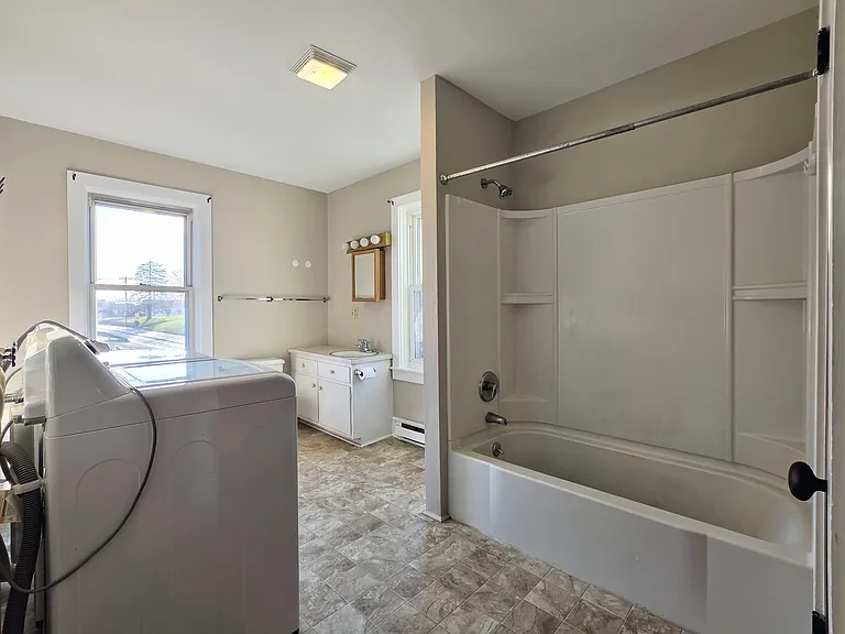 1042 Martindale Rd — Photo 11